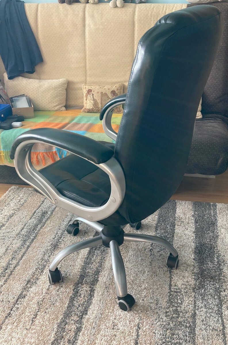 Predam kancelarsku stolicku - 2