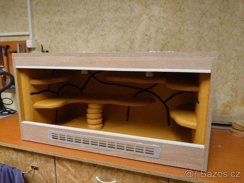 Nové kompletně vybavené terárium lamino - 2