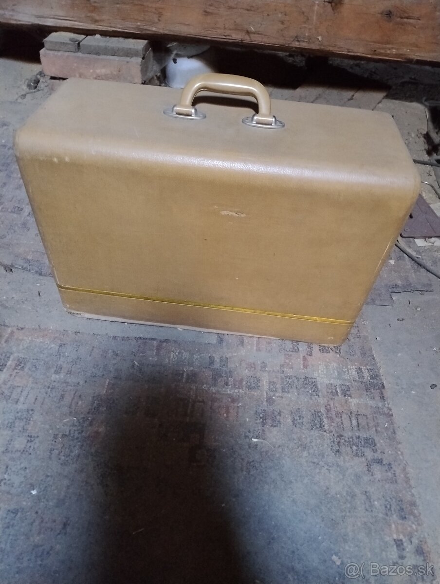 Kufríkový šijací stroj Veritas - 2