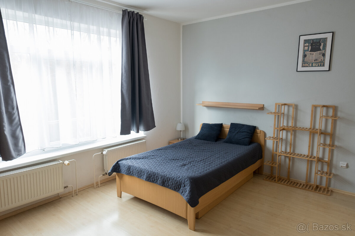 Garsónka v tichej časti Petržalky za 600€ aj s energiami - 2