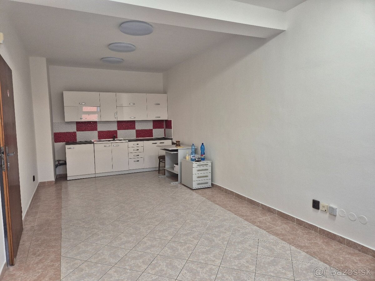 Kancelária do prenájmu v Nových Zámkoch. - 2