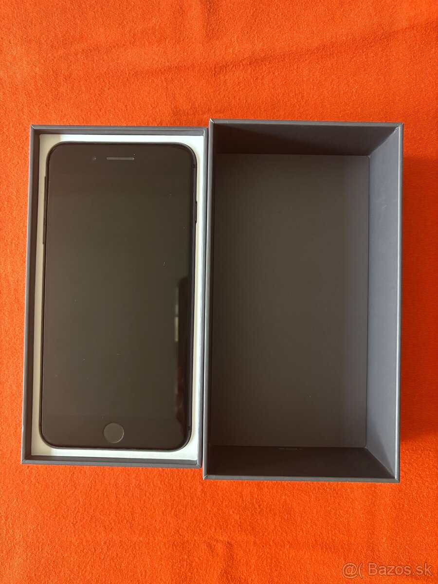 iPhone 8 Plus 64GB Space Gray - 2