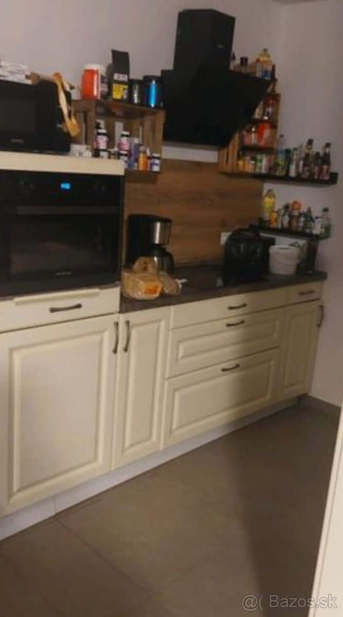 Krémová venkovská linka se spotřebiči,5573 - 2