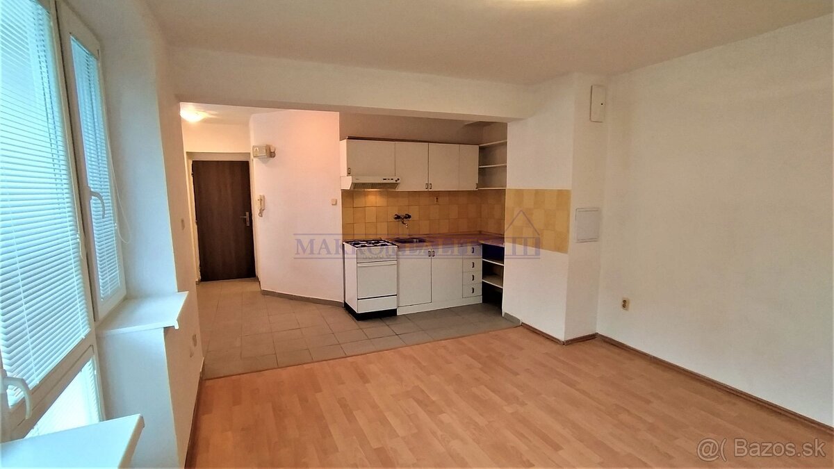 Prenájom garsónka s loggiou, Lučenec ID 2241 - 2