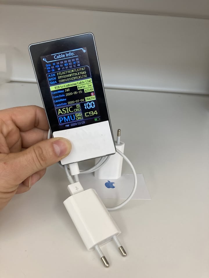 Sada originál Apple nabíjačka Adaptér + kábel Lightning - 2