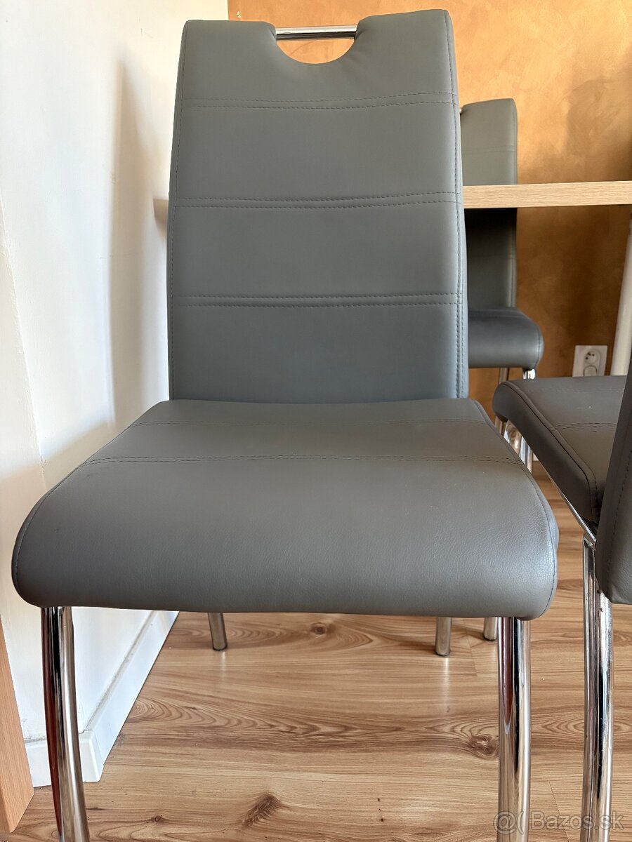 Jedalenske stolicky a stol - 2