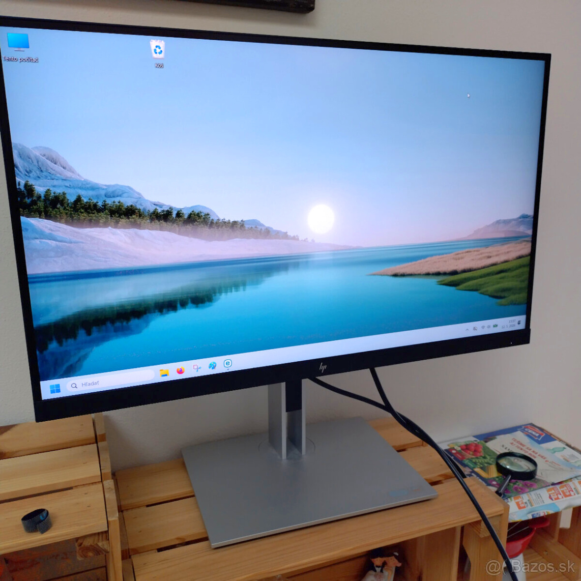 HP E27q G4 a polohovatelny podstavec - 2