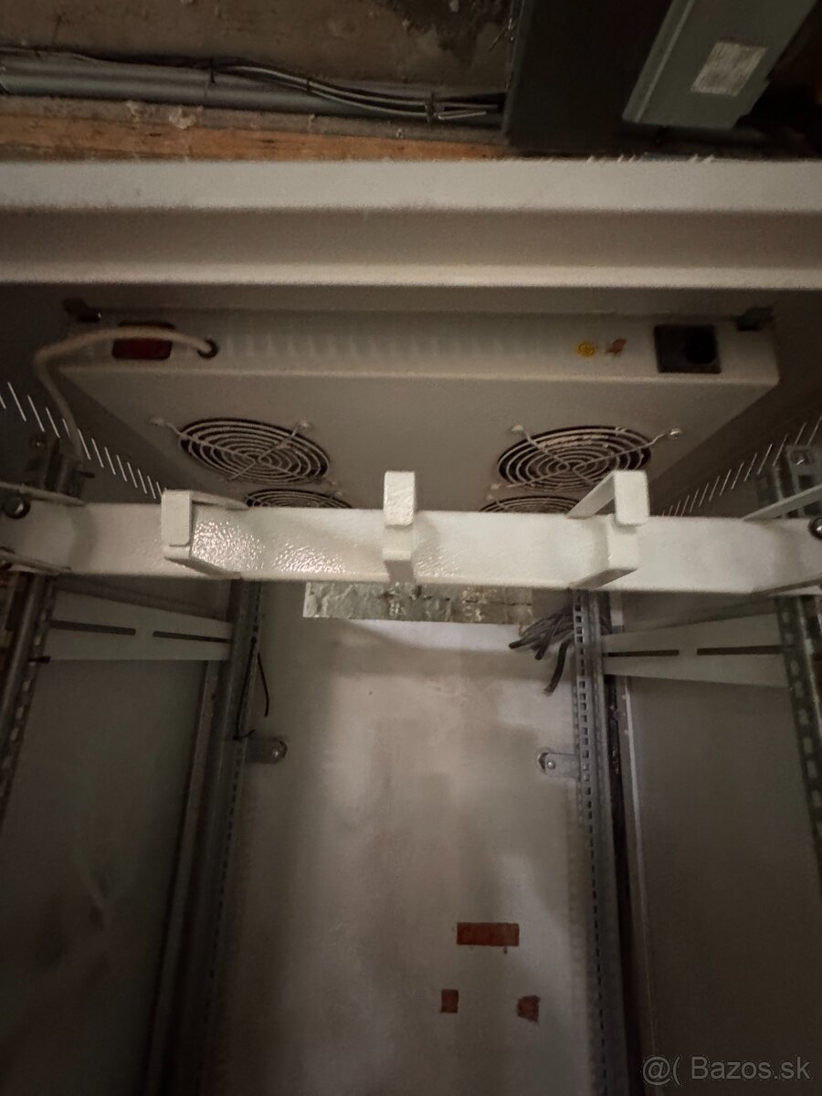 Predam RACK skrinu vysoku 2m - 2