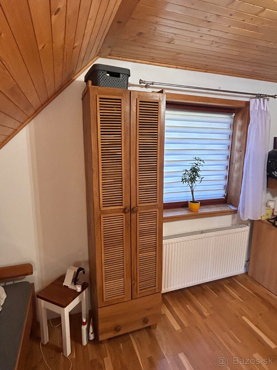 Drevená skriňa - 2