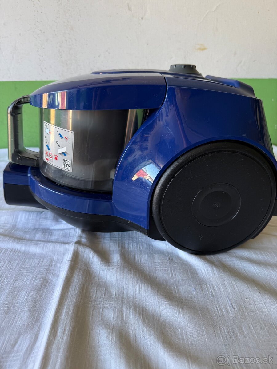 Vysávače: Samsung a Bosch - 2