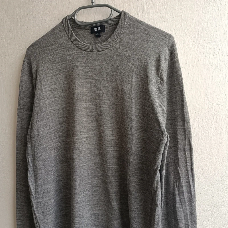 Uniqlo 100% vlnený sveter s okrúhlym výstrihom tenký svetrík - 2