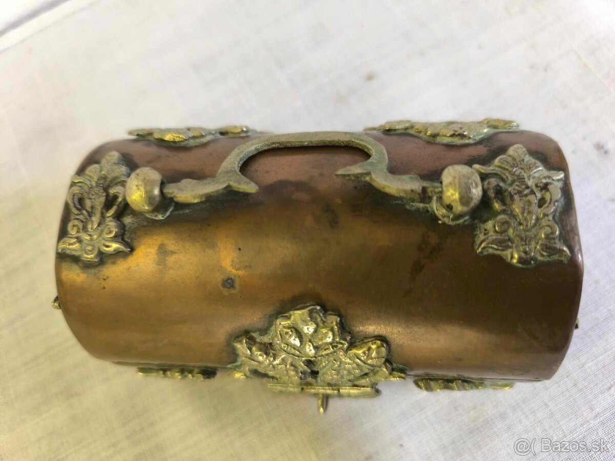 Stará krásne zdobená šperkovnica - 2