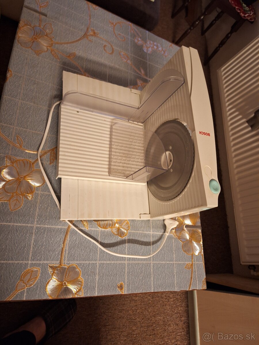 Elektricky krájač chleba 1 - 2