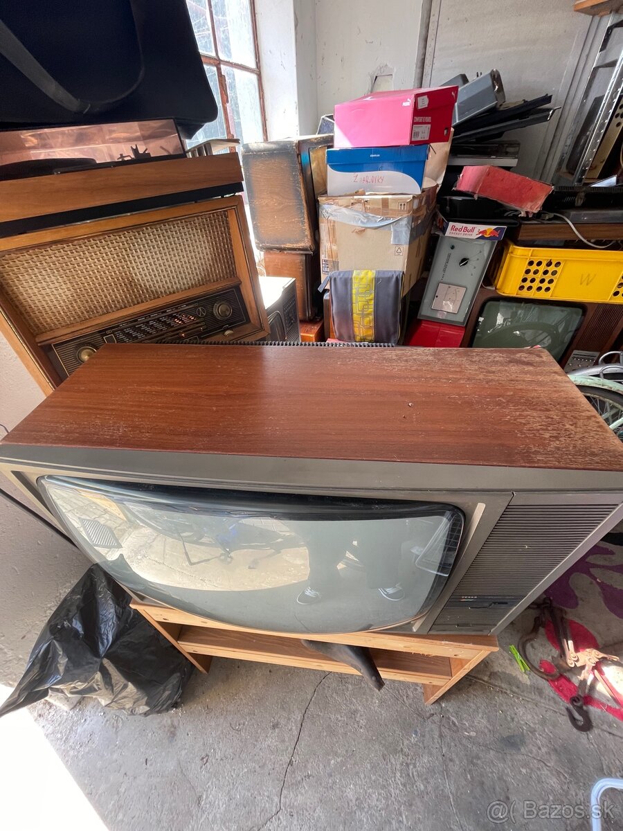 Starý Televizor Tesla Color 423 - 2