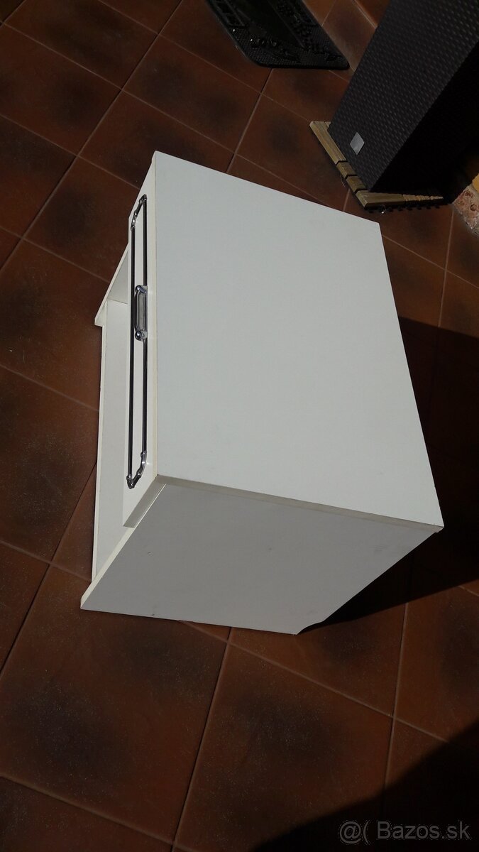 Nočný stolík - biely - 2