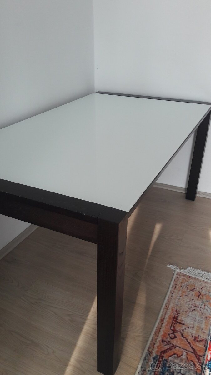 drevený stol so sklom - 2