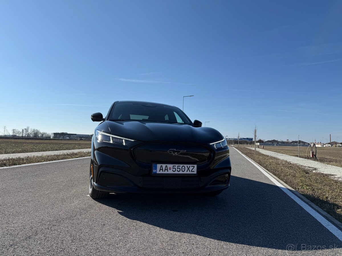 Predám Ford Mustang Mach-E 75,7kWh AWD STD - 2