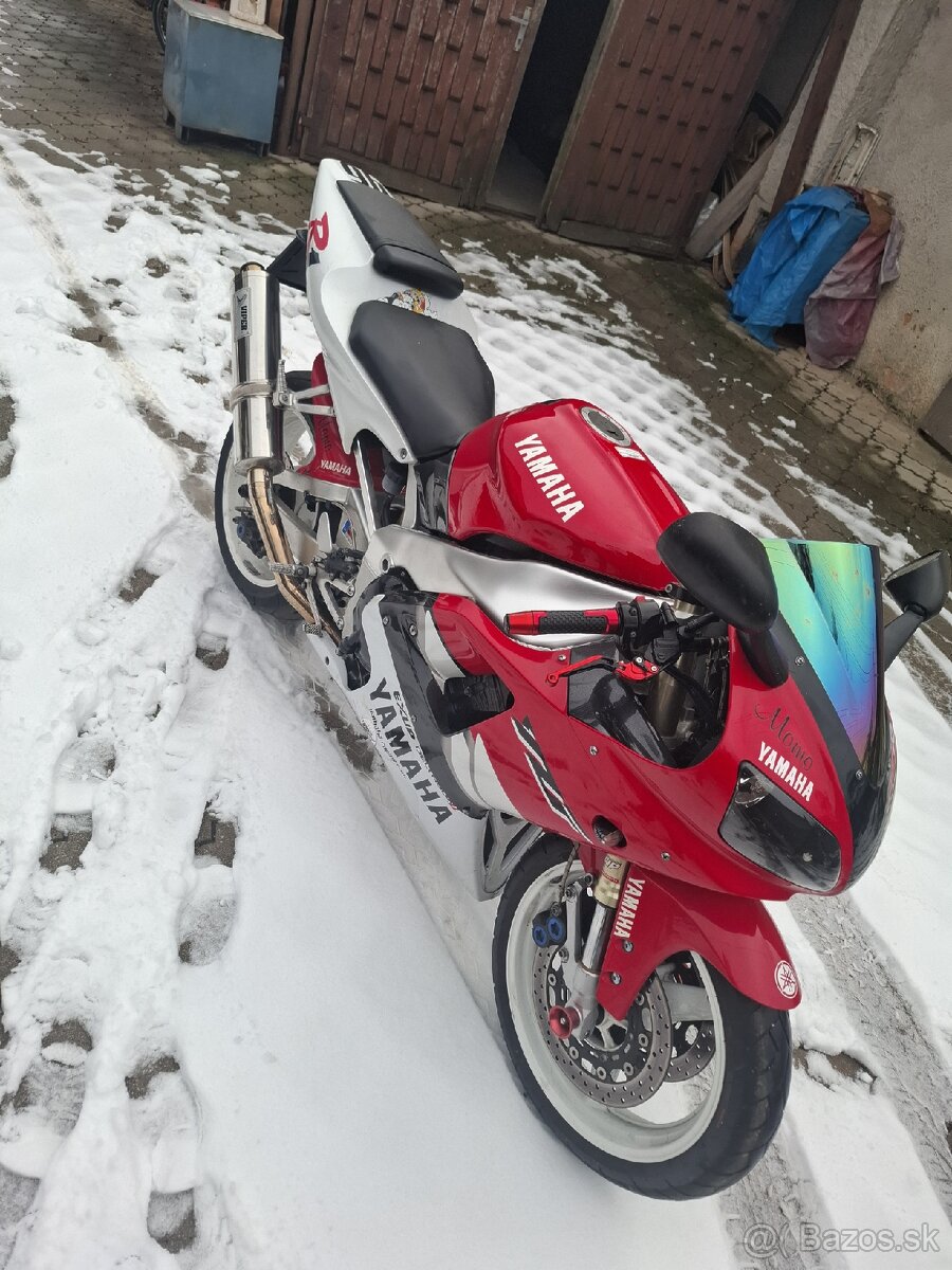 Yamaha r1 - 2