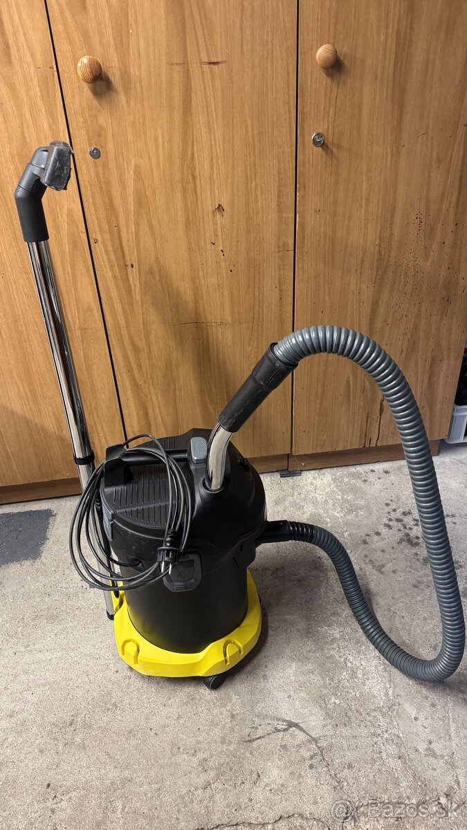 Vysávač KARCHER - 2