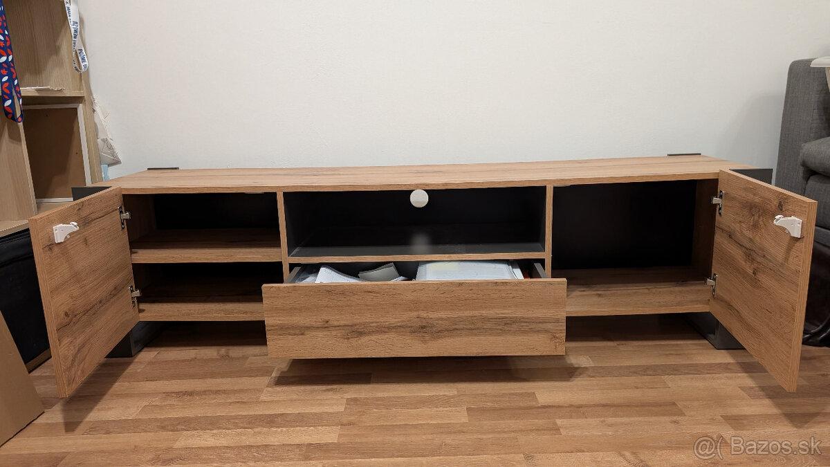 skrinka pod TV - 2