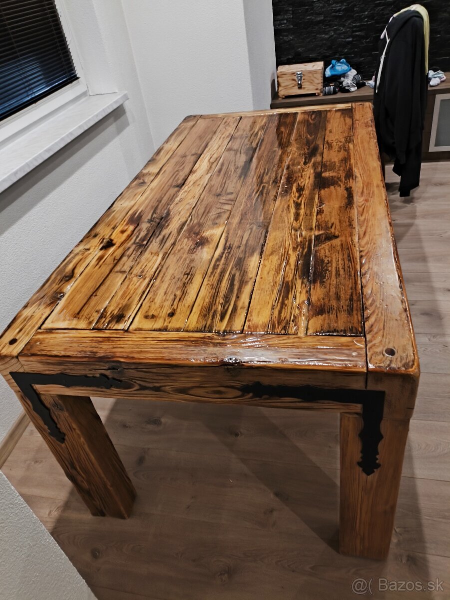 Masívny jedálenský stôl z borovice - 2