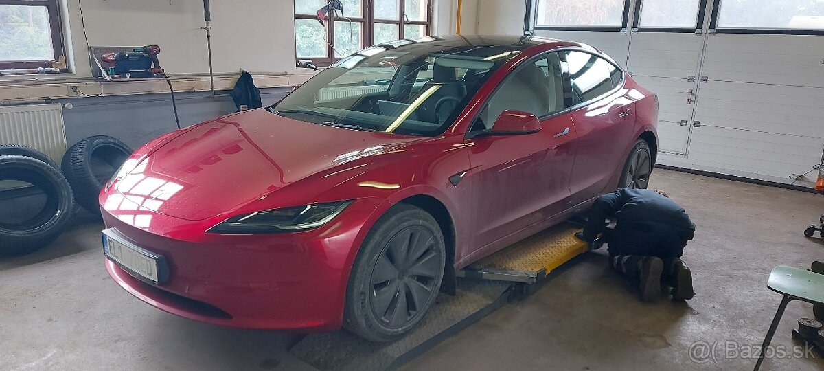 Tesla 3-letné originálne pneumatiky Michelin e Primacy 235. - 2