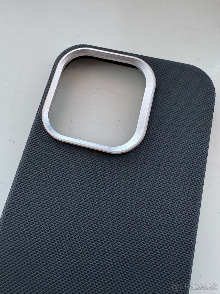 Nový čierny kryt iPhone 15 pro - 2