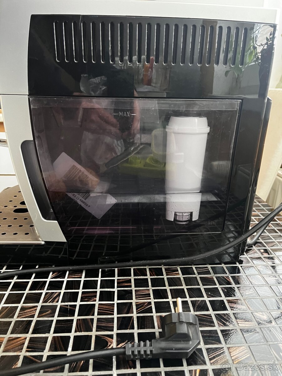 Kavovar delonghi - 2