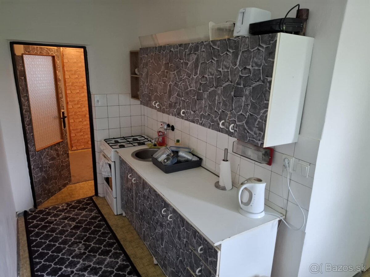Prenájom, 2,5i bytu, Slnečná ul., Fončorda, Banská Bystrica. - 2