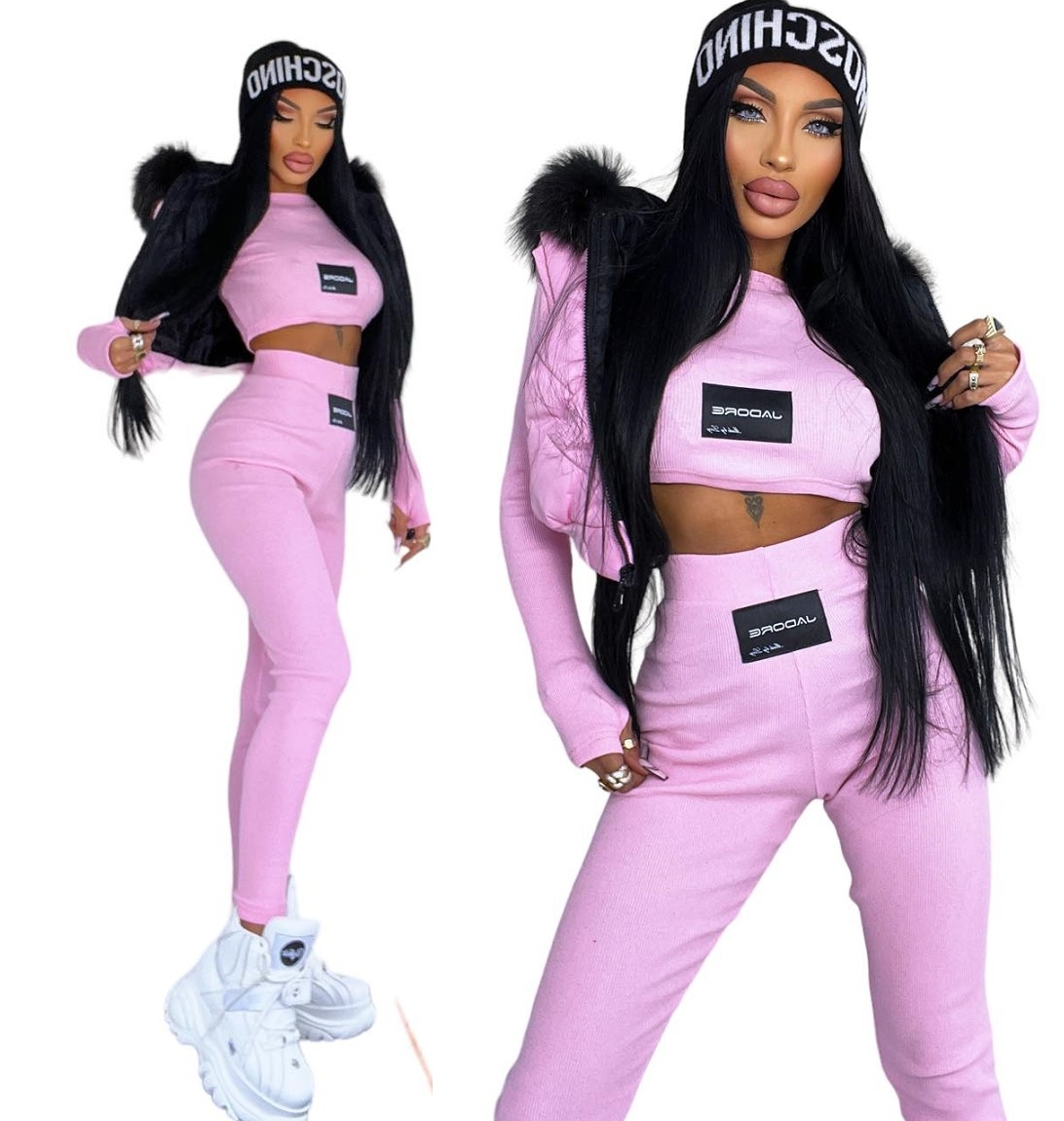 Trendy damsky trojdielny svetlo ruzovy komplet s kozusinou - 2