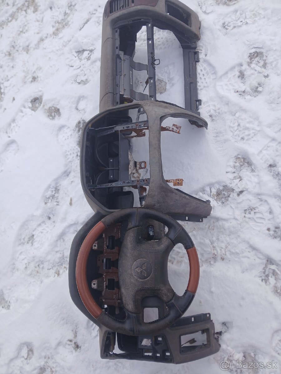 Mitsubishi Pajero III - prístrojovka - 2