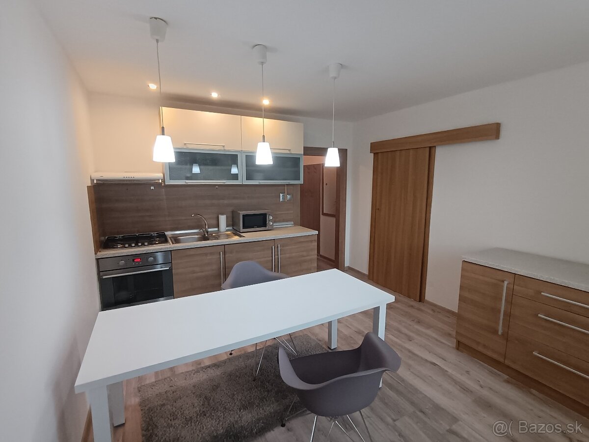 Prenájom 1 izbový byt , M.R.Štefánika , Levice - 2