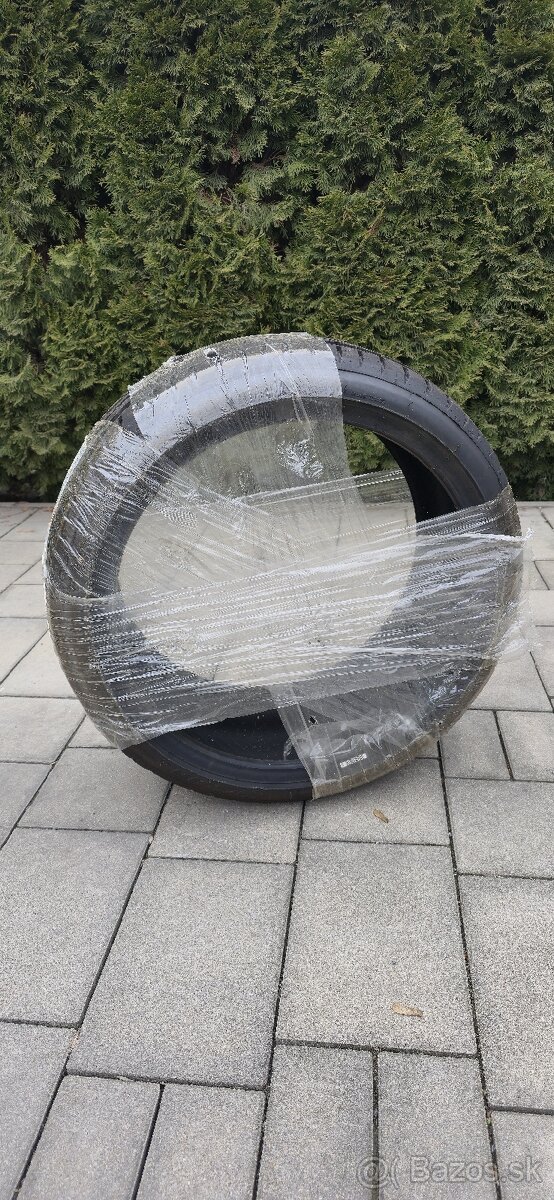 Letná pneu 225/40 R18 - 2