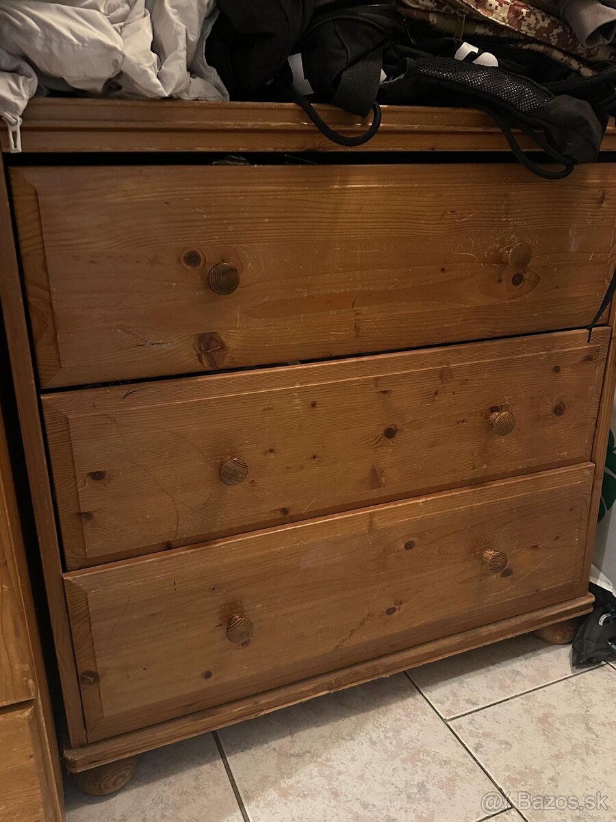 Drevená skriňa a komody - 2