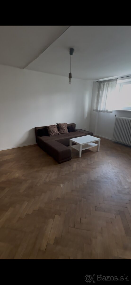 PREDÁM 3 MIESTNY GAUČ + NÁBYTOK K NEMU - 2