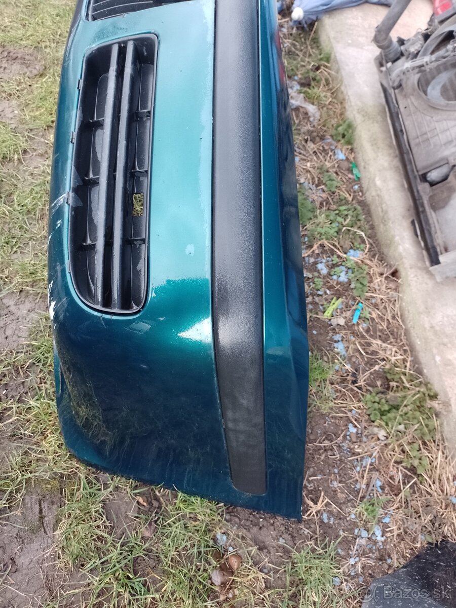 Predám predný nárazník na škoda Octavia 1 facelift - 2