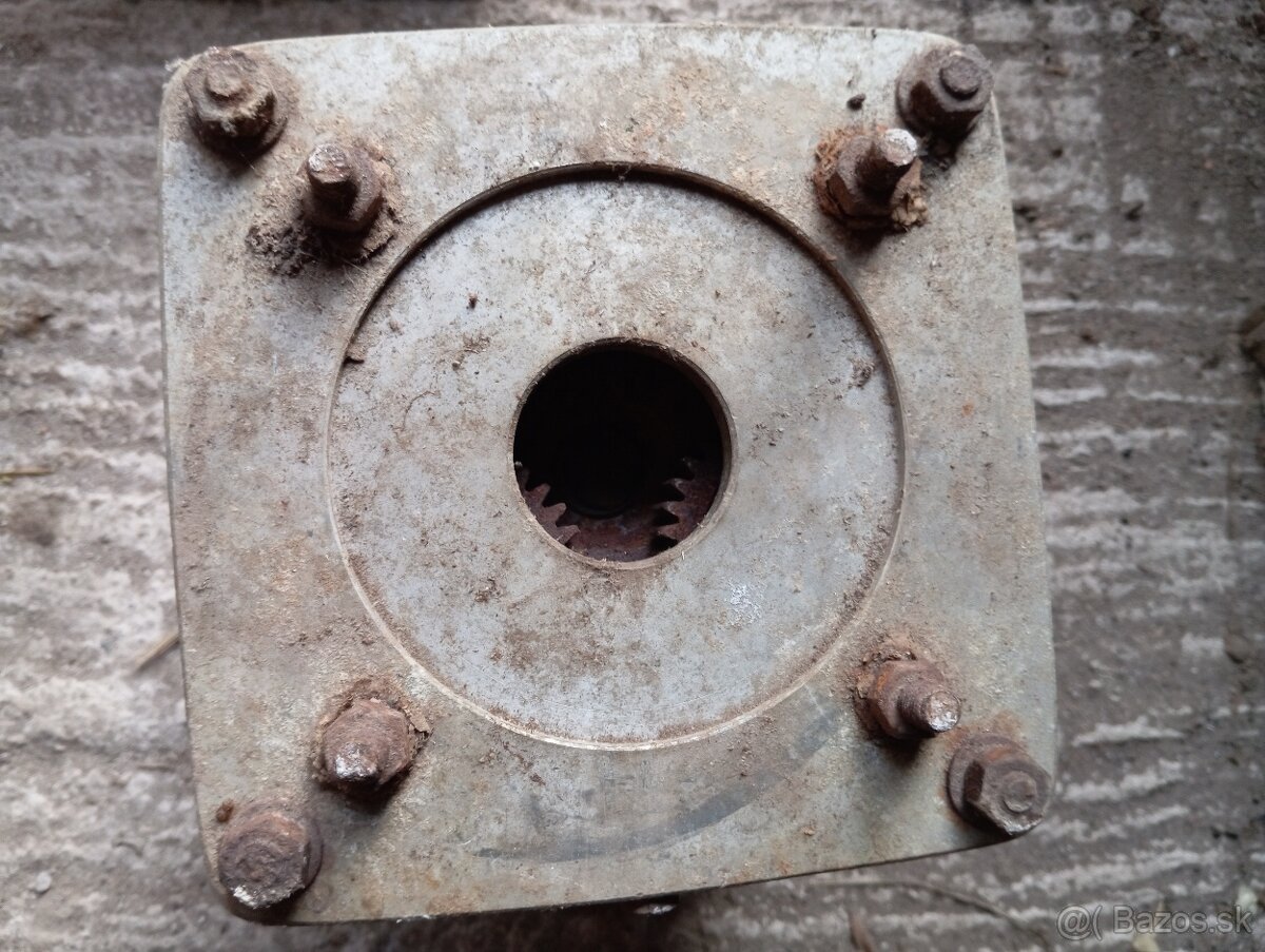 Elektromor s prevodovkou. - 2