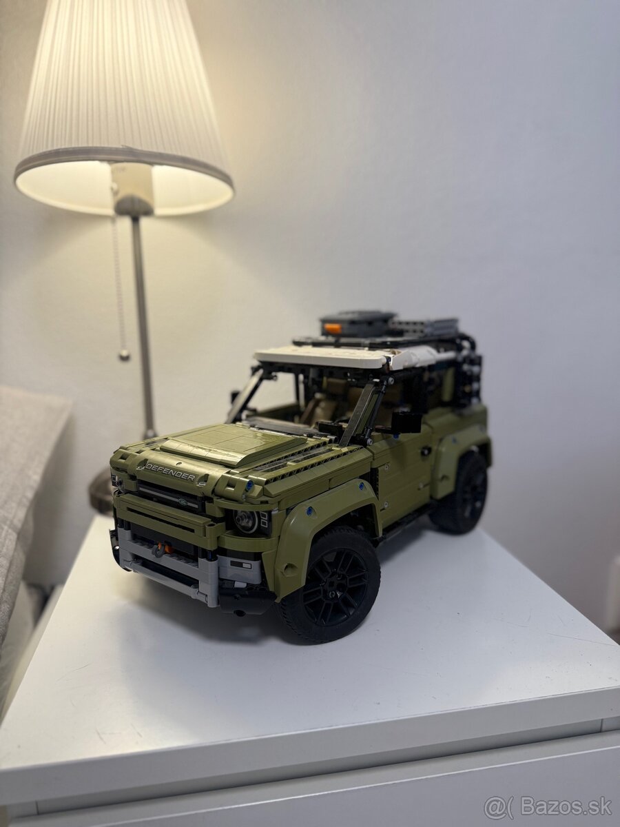 Predávm Lego technic Land Rover Defender - 2