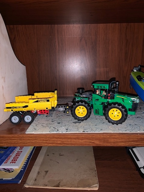 LEGO 42136 Technic - John Deere 9620R4WD Tractor - 2