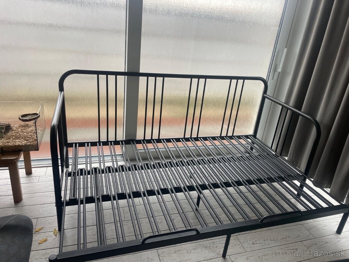 Kovová posteľ - 2