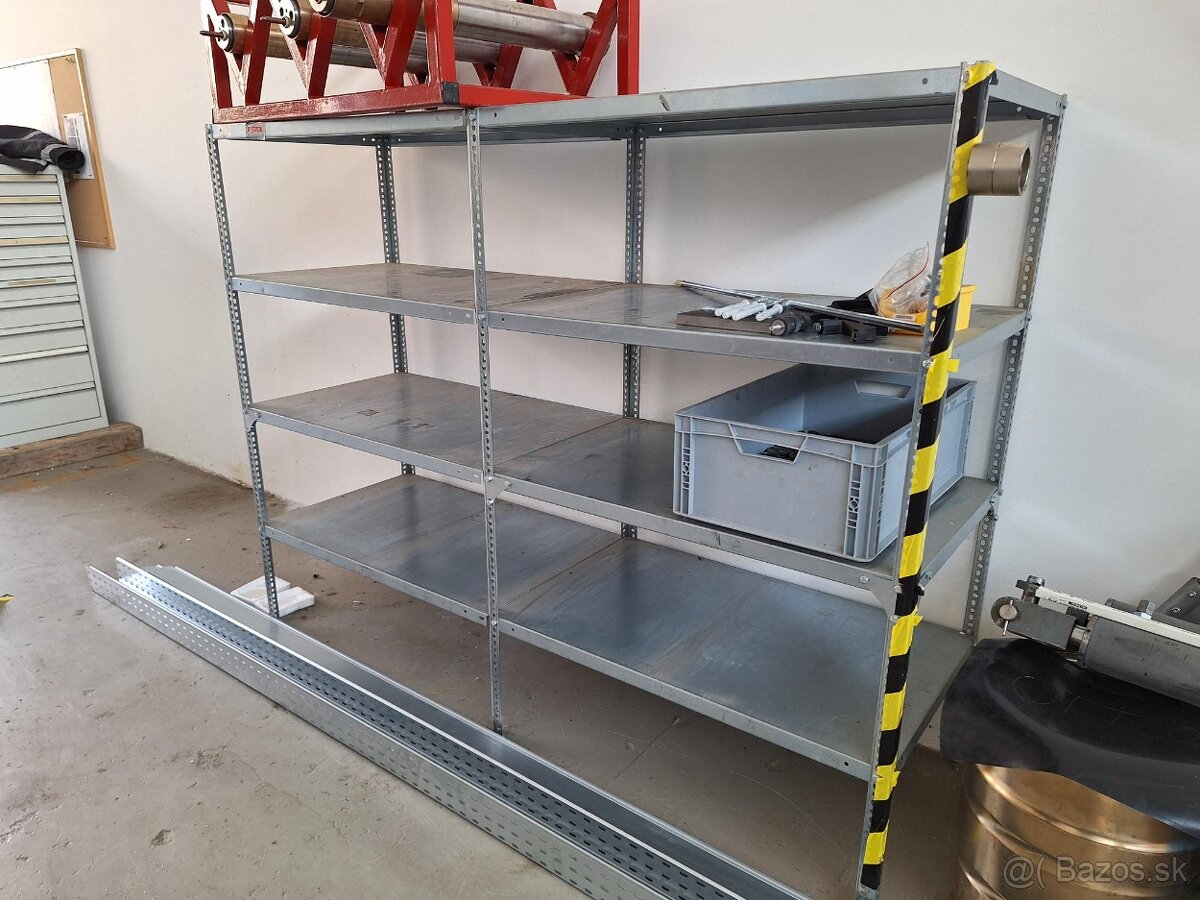 Plechovy regal montaz - 2