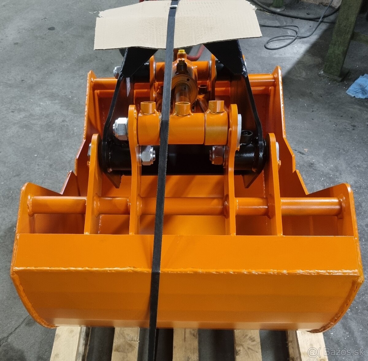 Hydraulický drapák na sypké hmoty. - 2