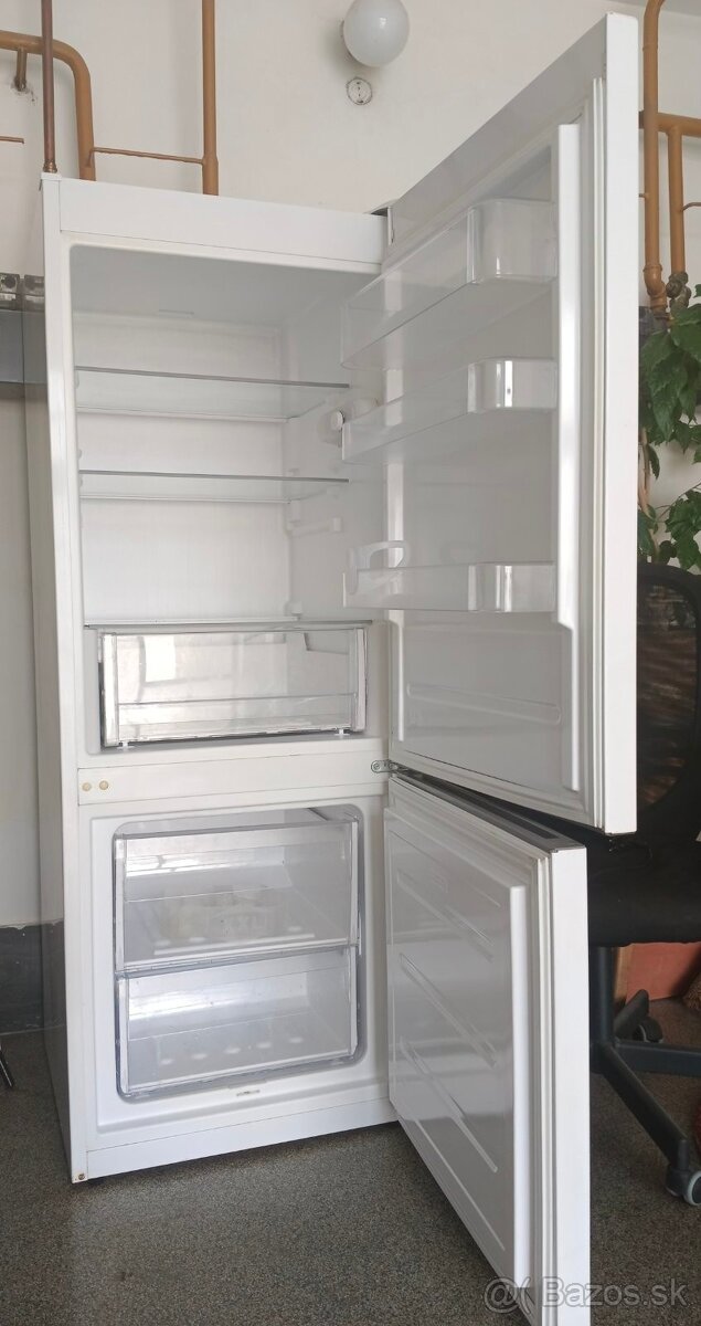 Chladnička s mrazničkou Indesit - 2