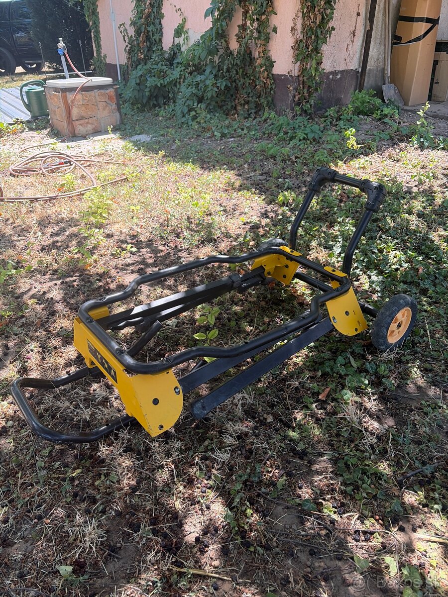 Dewalt stojan s pojazdom - 2