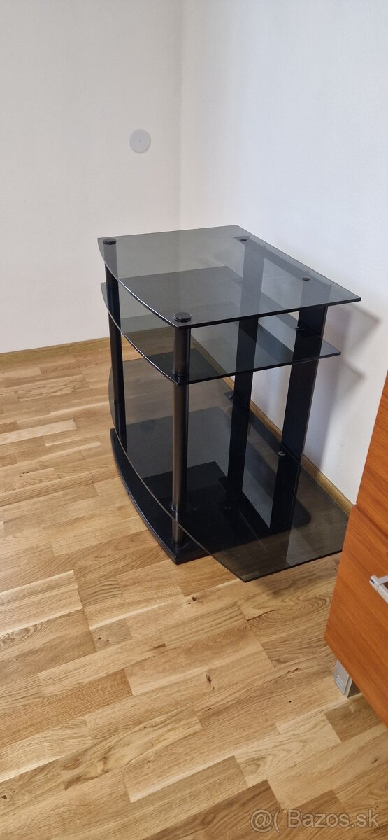 Sklenený TV stolík - 2