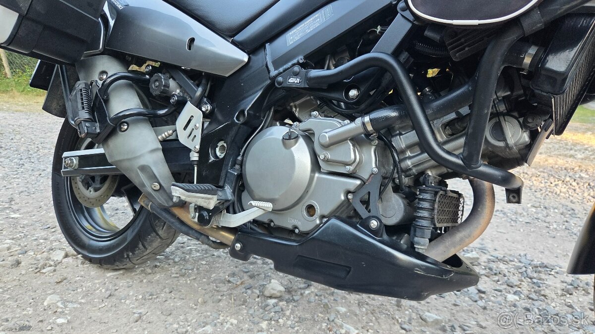 Suzuki V-Strom DL650 - 2