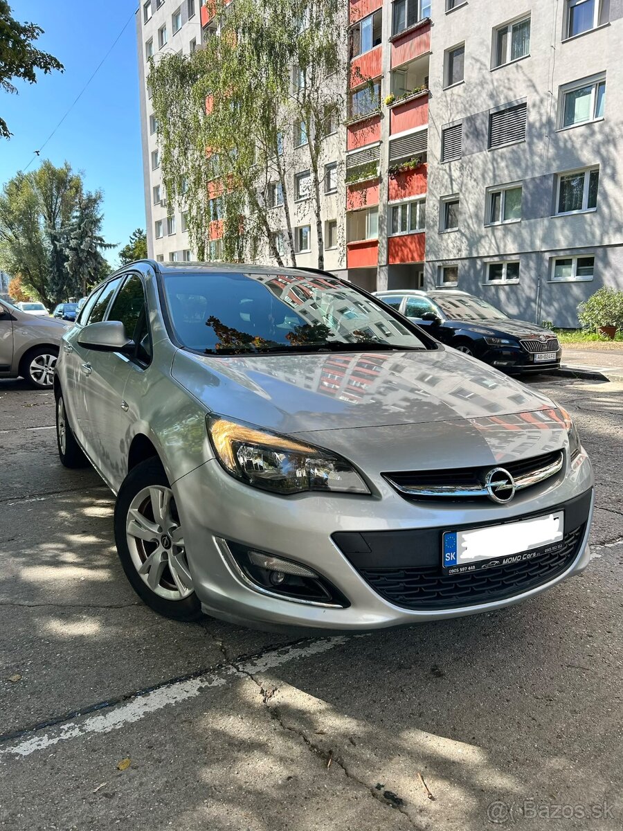 Predám Opel Astra Sport Tourer - 2