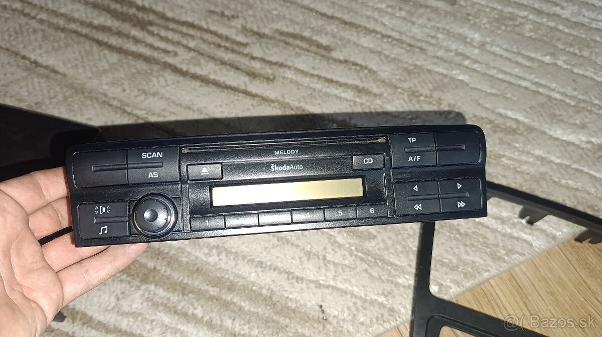 Predam auto radio oktavie 2 - 2