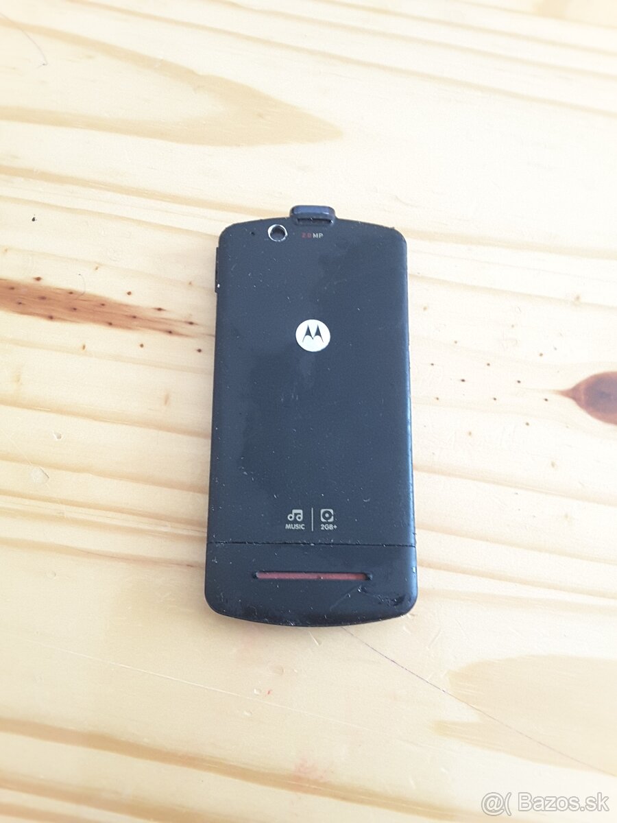 Predám raritku Motorola ROKR E8 - 2