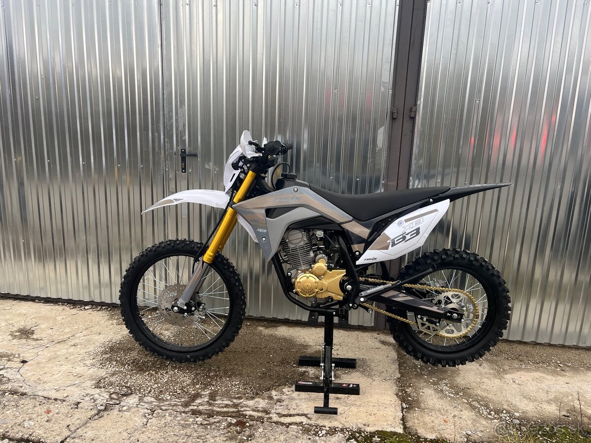Cross enduro Asix xb83 250cm3. 0km